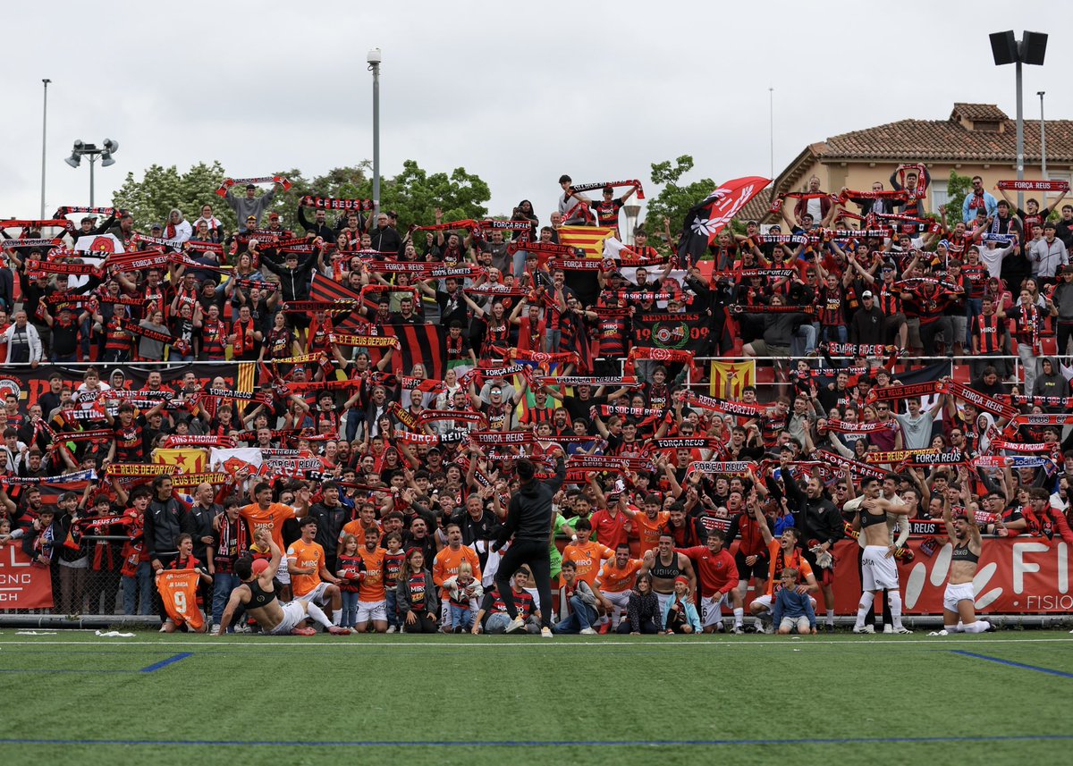 ReusFCR's tweet photo. 𝐔𝐧𝐚 𝐡𝐢𝐬𝐭𝐨̀𝐫𝐢𝐚 𝐦𝐞𝐫𝐚𝐯𝐞𝐥𝐥𝐨𝐬𝐚 ❤️🖤 https://t.co/IbFaM98Qm8