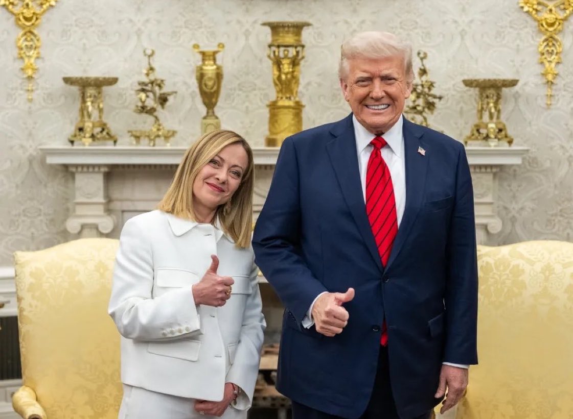 FASTNews_247's tweet photo. 🚨 Trump and Italy's Prime Minister Giorgia Meloni exchange remarks:

• Trump: "Italy's Prime Minister Giorgia Meloni was begging to take a photo with me, and I only agreed out of pity for her."

• Meloni responds: "He should remember that Italy and I never beg." https://t.co/8Serku4t4V