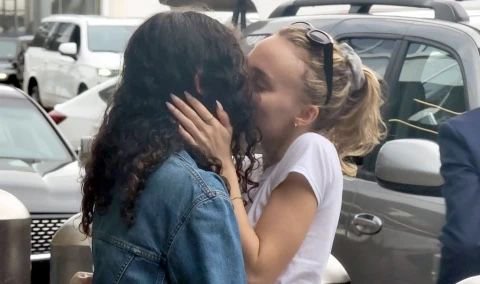 bitterkissses's tweet photo. this is me and her in my dreams btw https://t.co/Q7BP5zeYFL