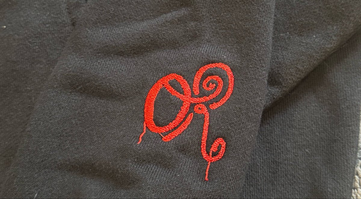 amandabedumb's tweet photo. WOW this is my new favorite hoodie https://t.co/bkuHnheMzv