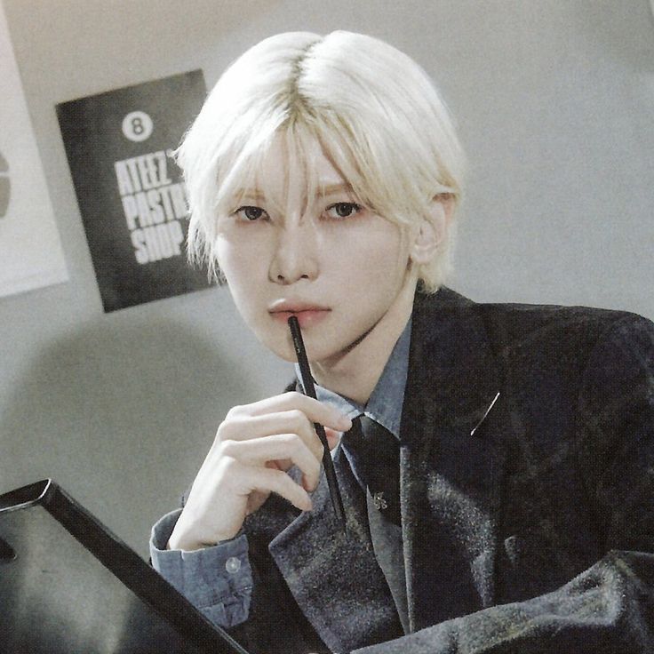 kiwisan's tweet photo. Yeosang being a literal piece of art 

[ a long thread 🧵] https://t.co/GicBfetgtv