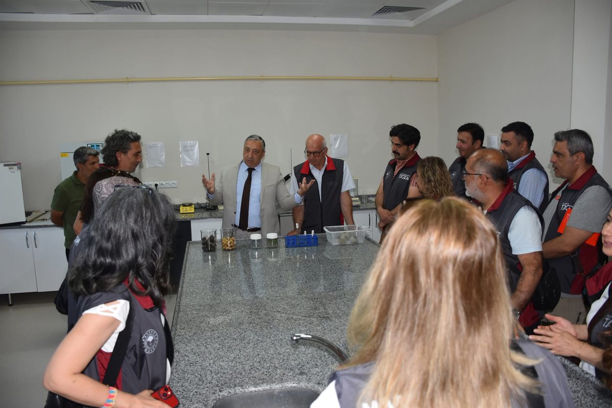 PatatesArsEnst's tweet photo. Isparta/Eğirdir Meyvecilik Araştırma Enstitüsü Müdürlüğü Teknik Koordinatörü Sayın Dr. İsmail DEMİRTAŞ ve beraberindeki teknik heyet enstitümüzü ziyaret etti. https://t.co/elx1h3O7l2