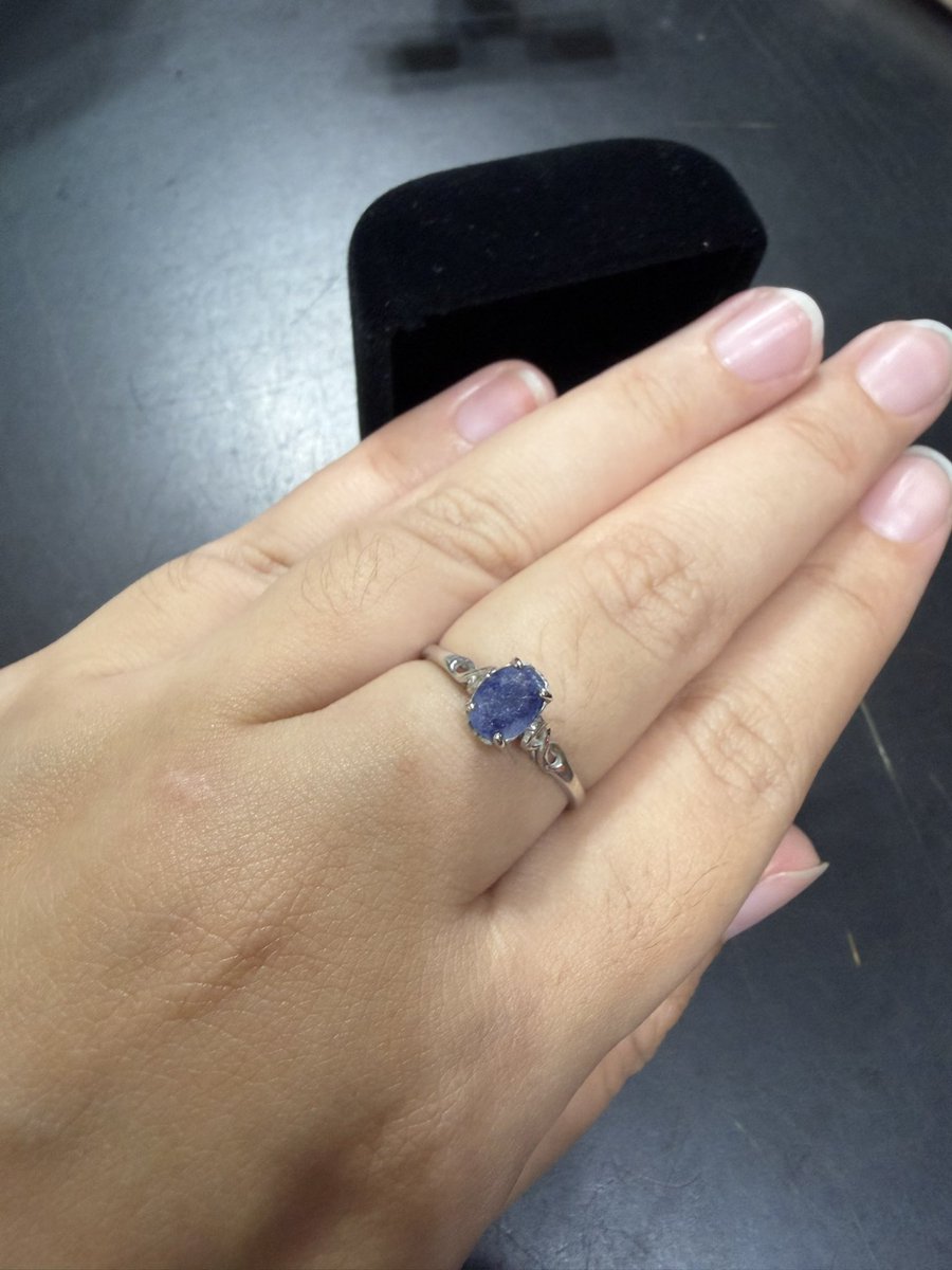 Sawaros_K's tweet photo. วันนี้ได้รับน้องกล่องดำอีกกล่องจาก @stoneinroom มาอยู่ในคอลเล็กชั่นแล้วนะคะ วงนี้เอฟยากและเราตั้งใจเอฟสุดๆ https://t.co/Kw5vhY7oXc