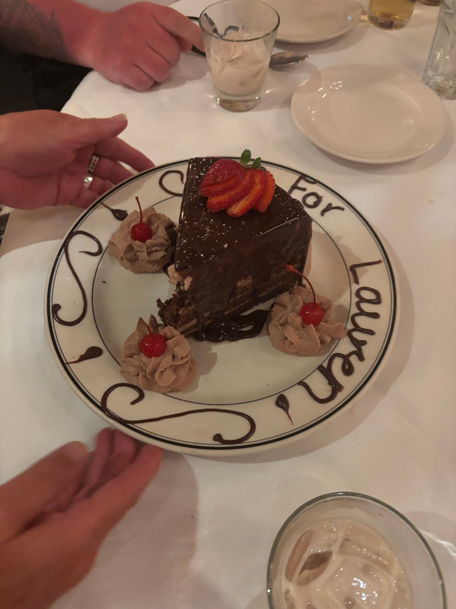 Tango1867's tweet photo. What a great night in Dallas with our host and now friend Cole and his beautiful sister Angela showing us proper Texas hospitality topped off with an amazing tribute for Lauren . Spreading the gospel Follow England Away GSTK 🏴󠁧󠁢󠁥󠁮󠁧󠁿🏴󠁧󠁢󠁥󠁮󠁧󠁿🏴󠁧󠁢󠁥󠁮󠁧󠁿🇺🇸🇺🇸🇺🇸 https://t.co/hoq7hqJcSy
