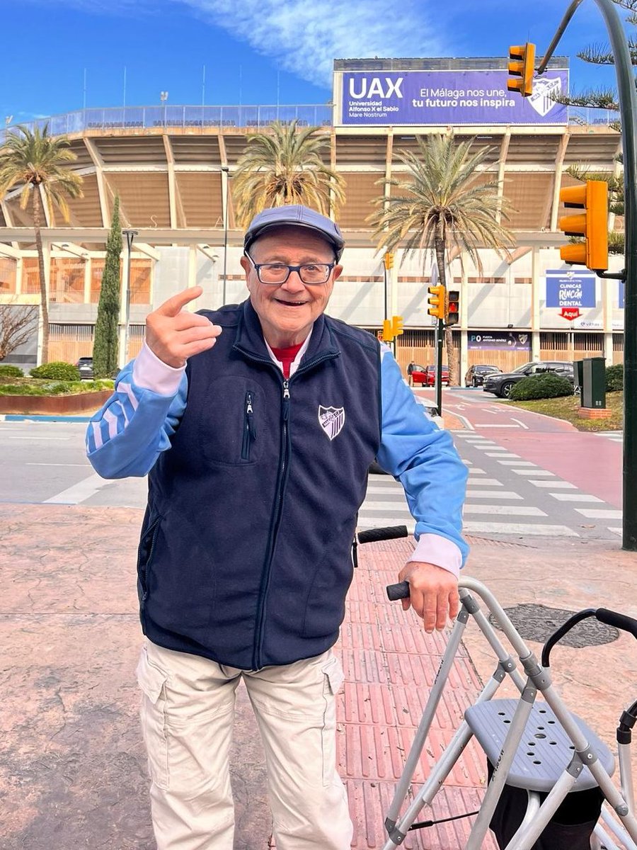 danibarranquero's tweet photo. Sueño gritar el ascenso con mi padre, celebrar abrazado a él, llegar a 1ª de su mano. 

Como cualquier malagueño o almeriense, claro. 

Quizá la suya no sea una historia más especial que las otras, pero a mí me gustaría contaros por qué significaría tanto para nosotros...

👇 https://t.co/b2xAkeLLP0