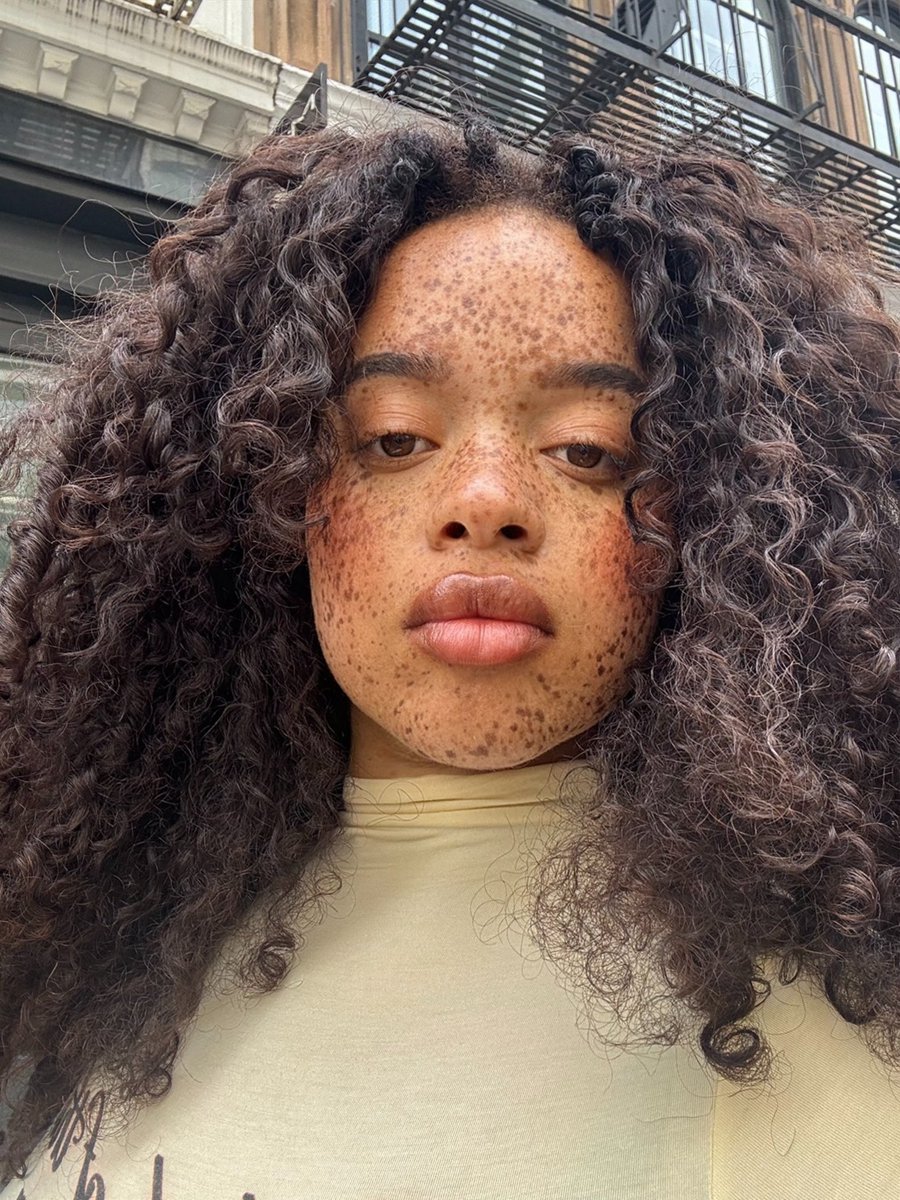 thatsootyy's tweet photo. Messy hair blush and freckles all summer and my juicy Lips https://t.co/JMPjjt4A5z