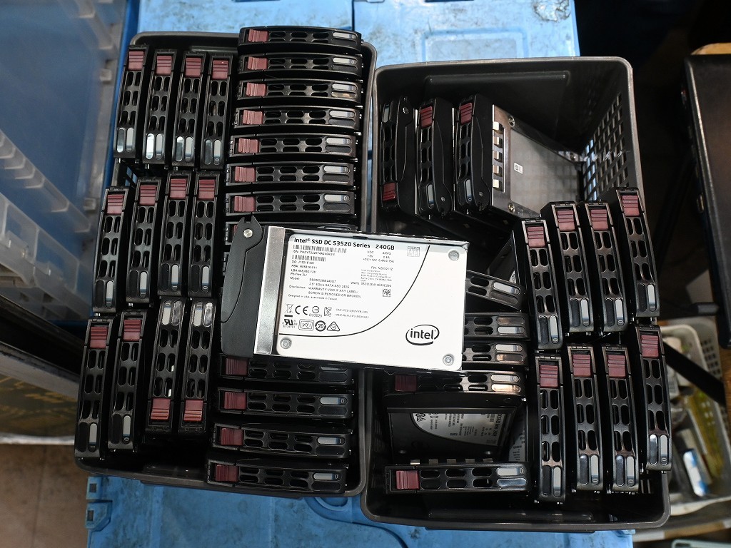 hermita_akiba's tweet photo. 【秋葉原特価品情報】サーバー抜き取り品のIntel製2.5インチSSDがまとまって入荷🉐AKIBAJUNKS

https://t.co/c4F7MY4kOM https://t.co/wB8a89MZgU