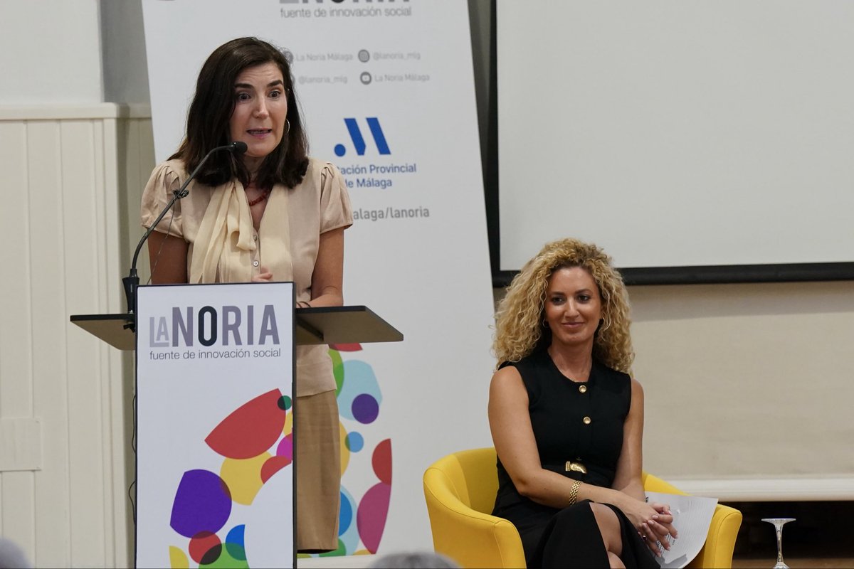 RBlancoEguren's tweet photo. Gracias a toda la familia de @FAECTA_ en #Málaga por dejarme acompañaros en esta cita tan especial. 

Una satisfacción reconocer el trabajo de quienes hacéis crecer el cooperativismo en nuestra tierra. 

¡Enhorabuena a los premiados y en especial a mi compañera @carmenssierra_ ! https://t.co/yQVnF0HDJe