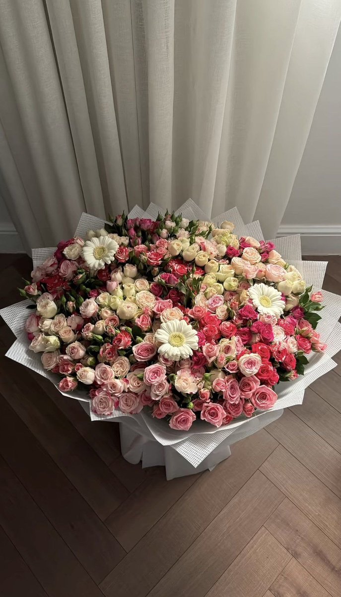 Rora123__'s tweet photo. اشتقنا لتواجدك بتويتر معنا 
واشتقنا للتنبيهات اللي تجي
من حسابك يا غالينا ❤️❤️
يا رب تكون بأحسن حال 
ويا رب حياتك كلها سعادة 
وطمأنينة وراحة بال … يا رب 🤲 
@AzizbagBag https://t.co/7k0qcD6Uv3