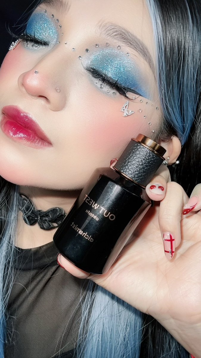 ranforcyu's tweet photo. Alchemist Absolu Make Up Inspired 💙🖤 @alchemistfrag @DPRIAN_ https://t.co/a3XpcdOUMj