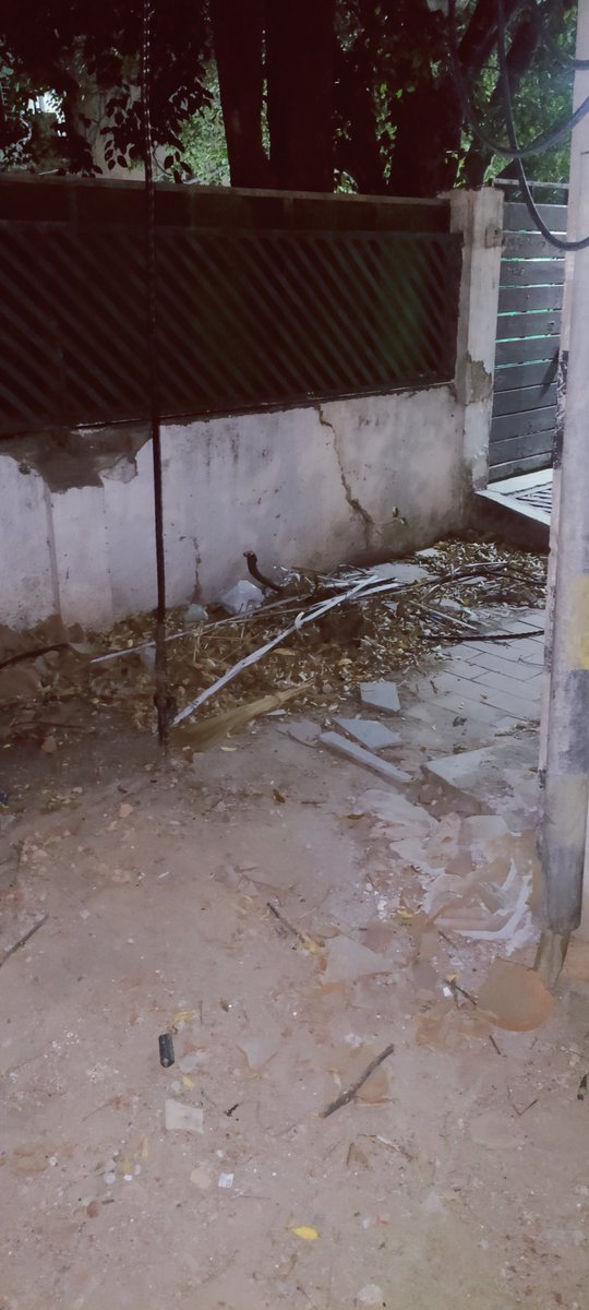 kiratsk's tweet photo. @SDMC_Official @gupta_rekha @SwachhBharatGov as usual Mcd/sdmc no cleaning done for weeks outside W-122, Grater kailash 2. This is ridiculous, I am posting on X every well about this filth https://t.co/NyRxg0YocV