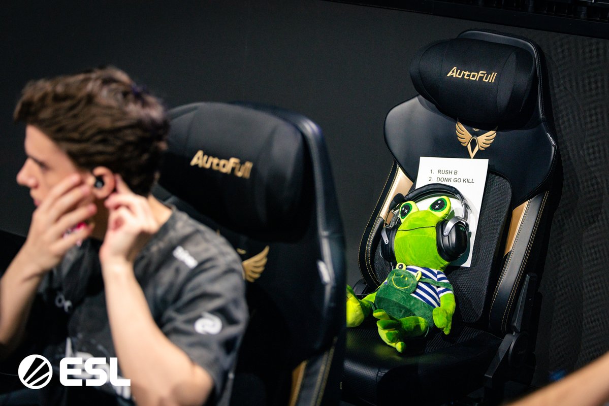 ESLCS's tweet photo. 100% series winrate btw 🐸

#IEM https://t.co/ehQN2UYhoo