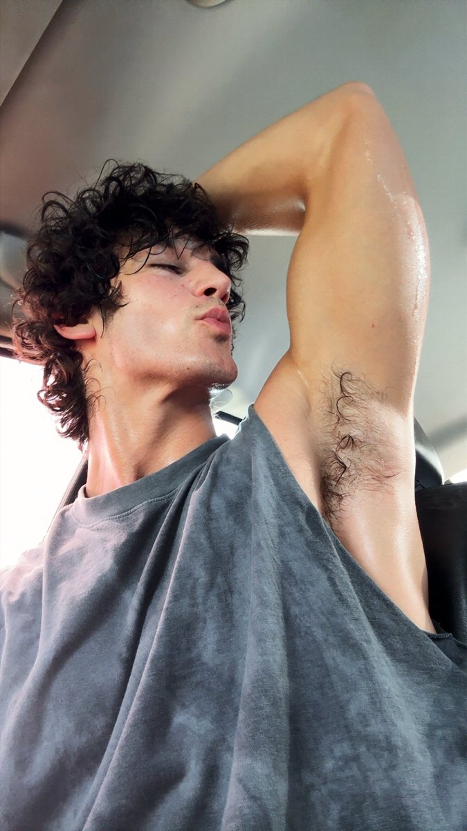 MasterSlaterX's tweet photo. You boys really love my sweaty pits haha 💦 who wants a Sniff https://t.co/BIHO5ok3vC