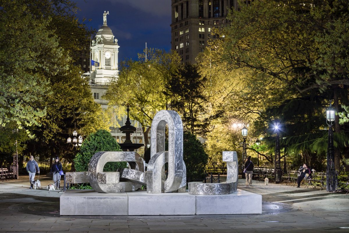 PublicArtFund's tweet photo. This Juneteenth, we’re revisiting Melvin Edwards: Brighter Days, an exhibition that we presented in 2021. Through sculptures incorporating chains, Edwards' work reflected on histories of enslavement, resilience, and connection.

🔗: https://t.co/XChsxRcQha

📷: Nicholas Knight https://t.co/GrricjiJ2c
