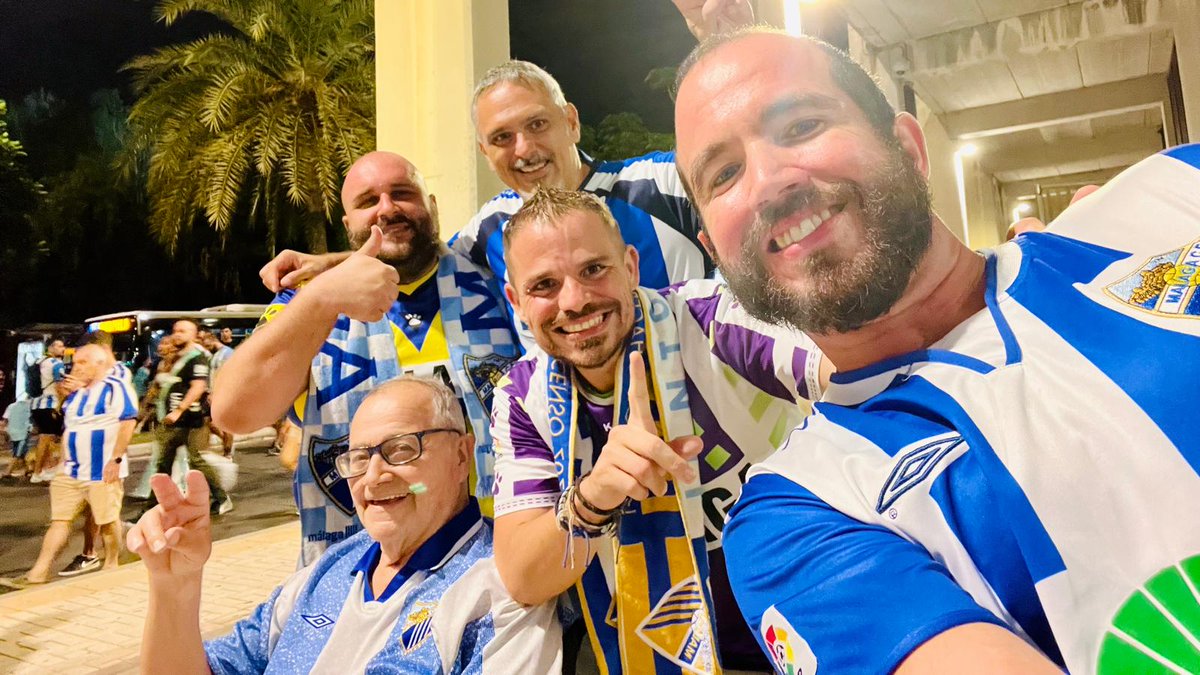 danibarranquero's tweet photo. Hará bien el Málaga jugando con su nombre en la camiseta (con otros 26499), pues él no fallará.

De Viberti a Larrubia, a pie o en silla de ruedas, esto va por mi padre, tu madre o por los abuelos que dejaron legado en forma de sentimiento.

¡Un gol más que ellos, solo uno más!🔚 https://t.co/u6ND5En2iD