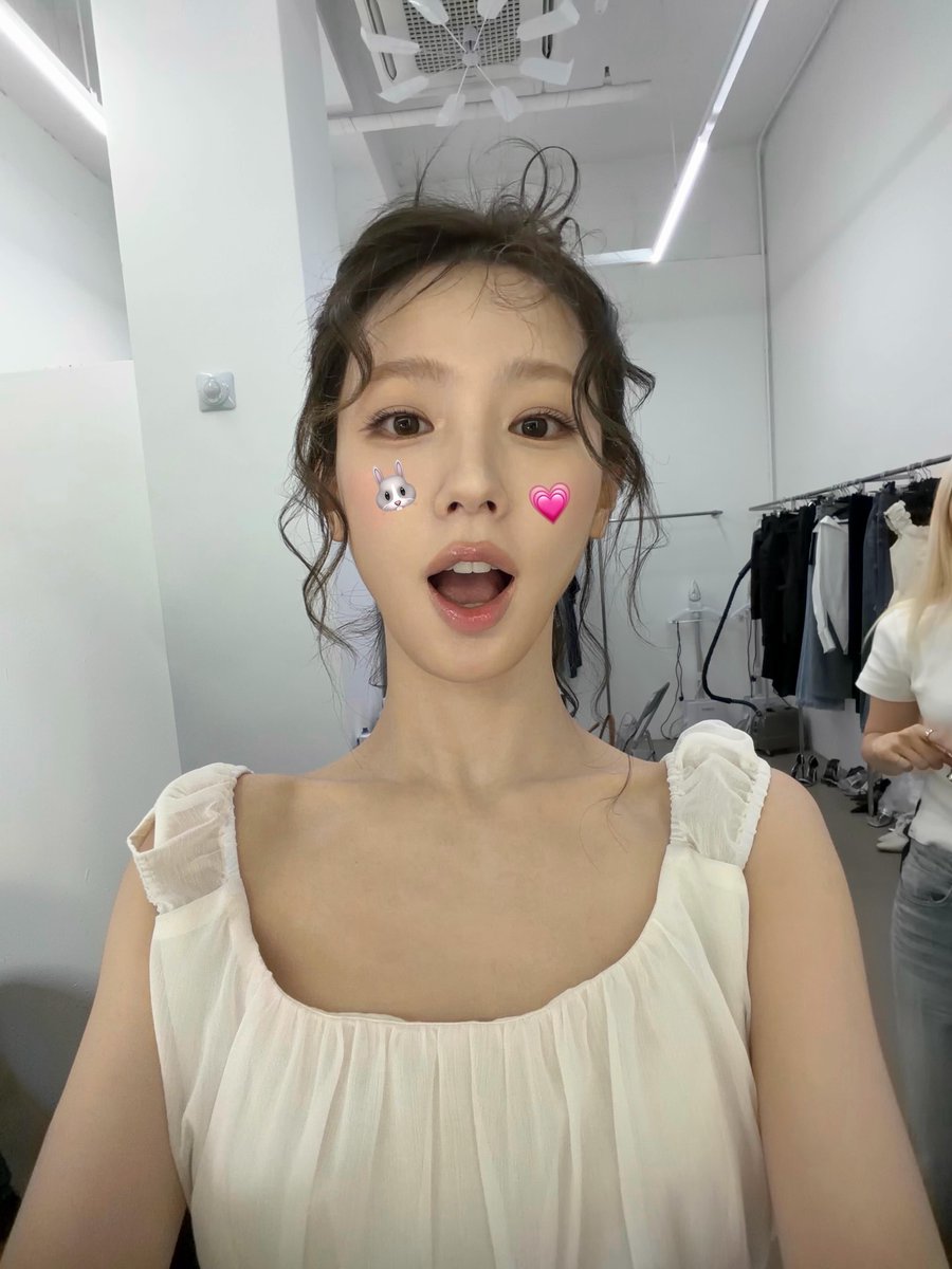 summer_kiii's tweet photo. 윗니시강당해서 아랫니를놓치면안되 https://t.co/6aeh9f4lbY