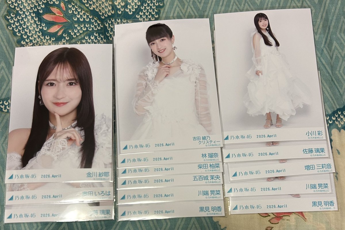 Tyuu326's tweet photo. 乃木坂　トレ　紅白衣装2025
バスラ クリアファイル

譲　画像

求　梅澤　チュウ>ヒキ>ヨリ
　　井上　チュウ
　　弓木　なんでも

クリアファイル
求　梅澤 https://t.co/hDmgqj7ZhB