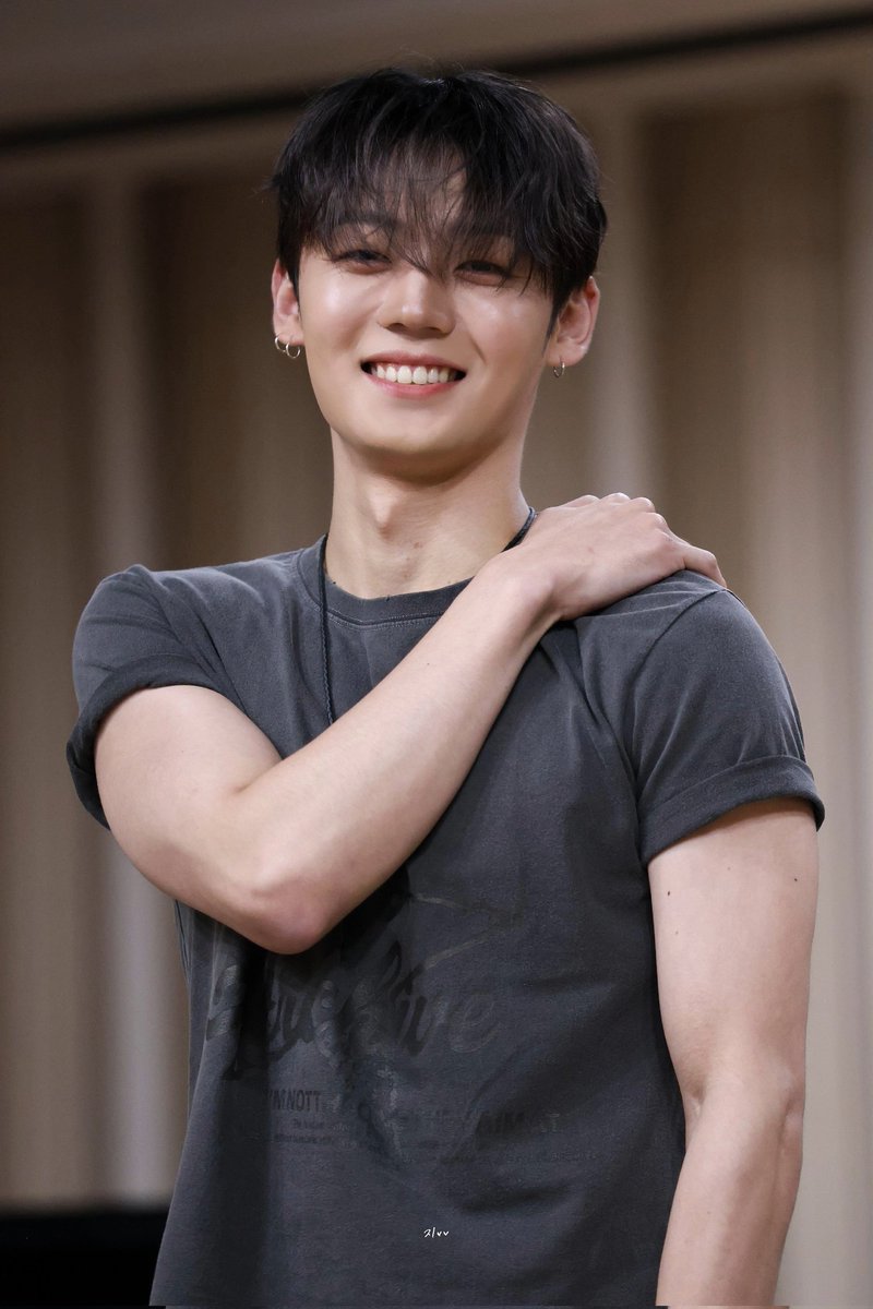 cafejsl's tweet photo. 260619 인터아시아 팬싸 

강유찬이다!!

#강유찬 #YUCHAN https://t.co/NzLpc1dghS