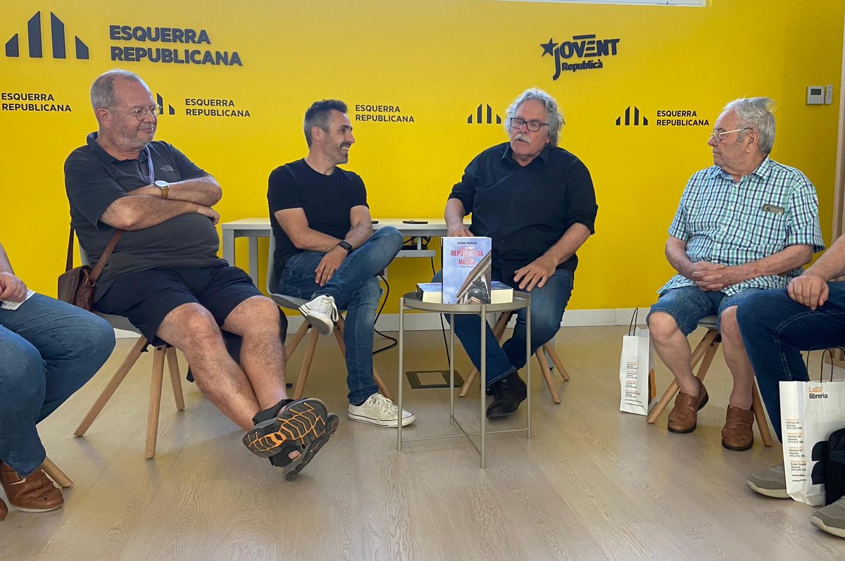 esquerragirona's tweet photo. 📚 Interessant conversa amb en @JoanTarda sobre el seu nou llibre, el seu pas pel congrés dels diputats i l'actualitat política. https://t.co/78WawoHoEc