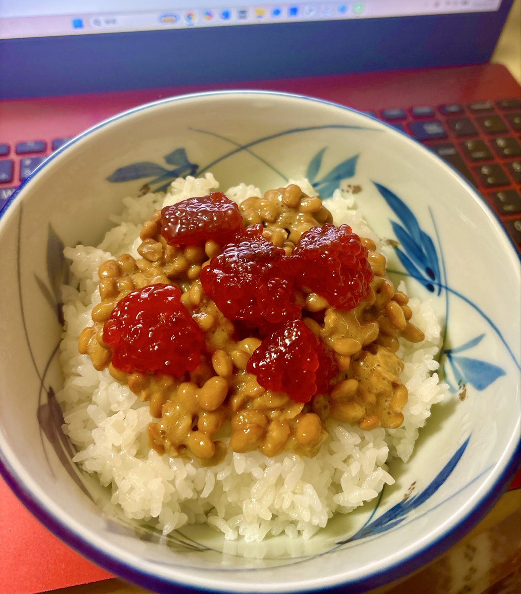 wormw00d55's tweet photo. 今日は桜桃忌なので夕食に筋子納豆をいただき、食後にダークチェリーのソースを作りました。
色々とご経験の豊富な有識者にはバレバレだと思いますが先のポスト、血じゃなくて果汁ですのでご安心を…
#おうちごはん #お菓子作り https://t.co/TI19oaIO5Q