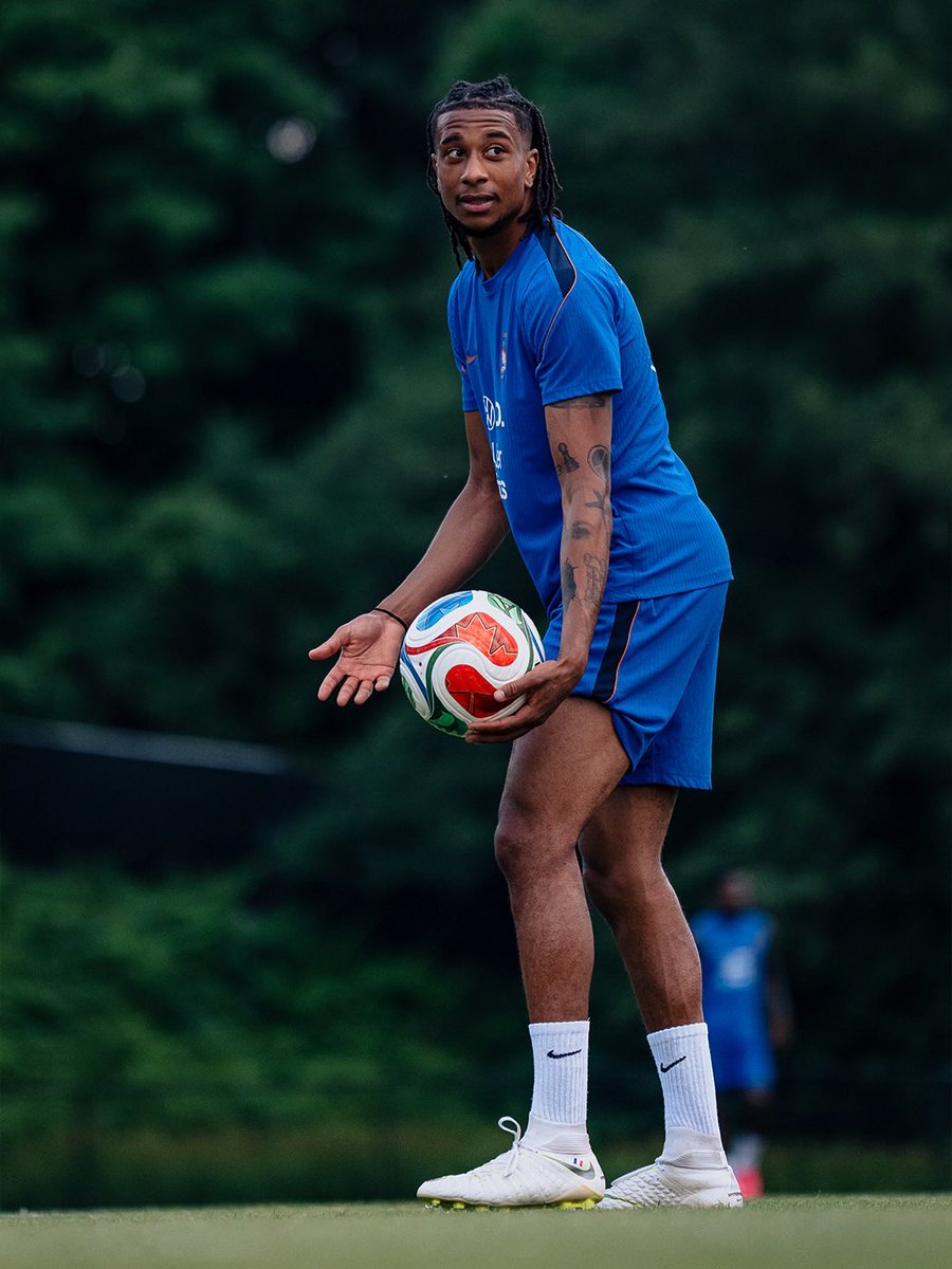 OliseM17's tweet photo. Olise 🇫🇷🐐⚽️ https://t.co/VneiKjTpSk