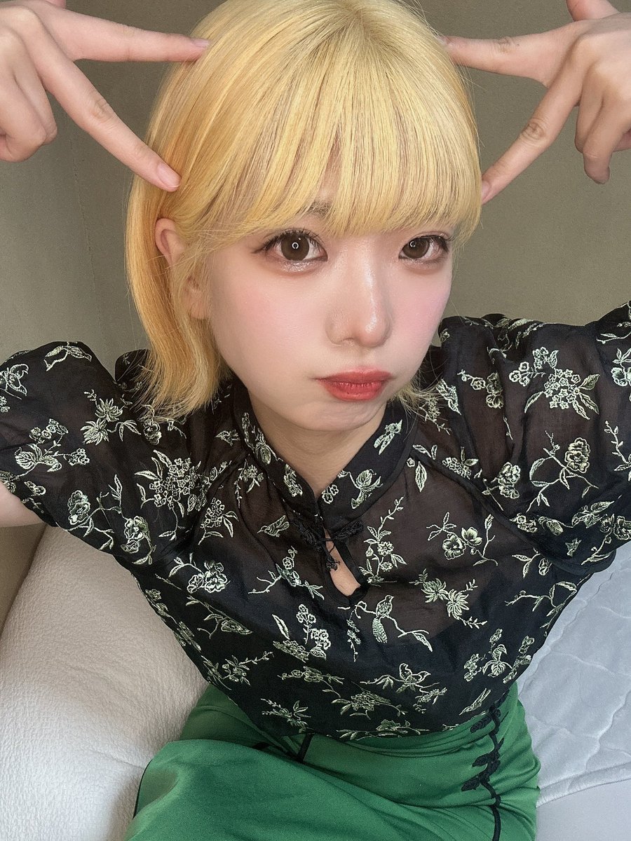 UezuYui's tweet photo. 髪色メンカラにしたよん🐈‍⬛🎀 https://t.co/dq2cZT7Iys