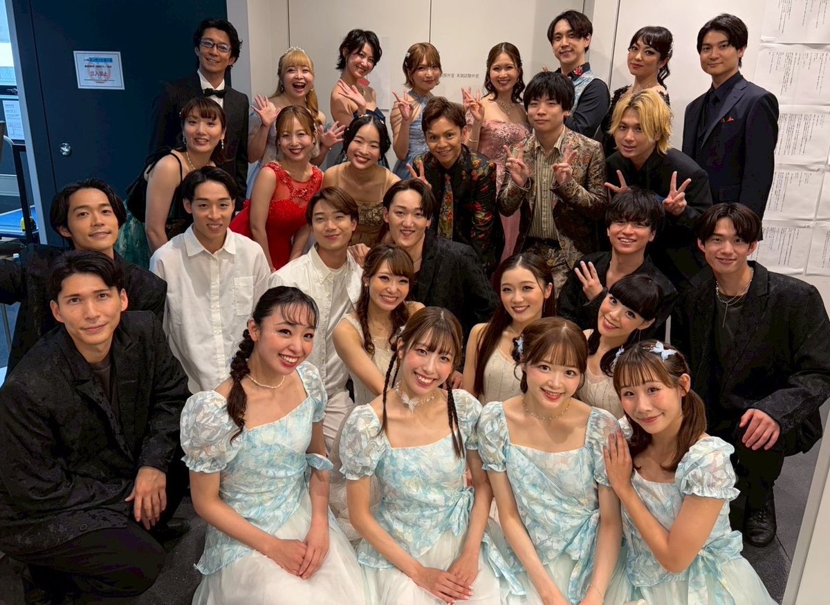 tsubasa_nanosa's tweet photo. 【 SOUND OF LUXURY Ep.9 】
終演いたしました！

ご来場くださったみなさまありがとうございました！！
ペンライトがほんときれいで、お客様もノリノリで
初サンラグめちゃ楽しかったですー😆

一緒に盛り上がってくださってありがとうございました🕺

#サンラグ https://t.co/ndqJ8q39gk