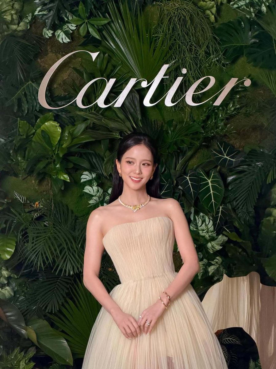 ForeverKimJisoo's tweet photo. 061926 JISOO Instagram update with Cartier’s Into the Wild exhibition in Seoul, South Korea. https://t.co/1vFJyoeuVk