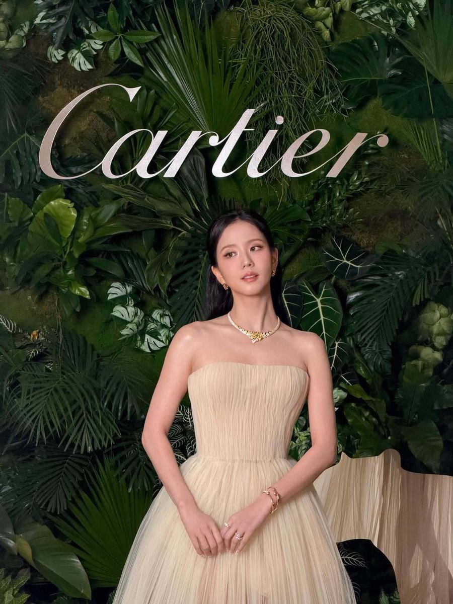 ForeverKimJisoo's tweet photo. 061926 JISOO Instagram update with Cartier’s Into the Wild exhibition in Seoul, South Korea. https://t.co/1vFJyoeuVk