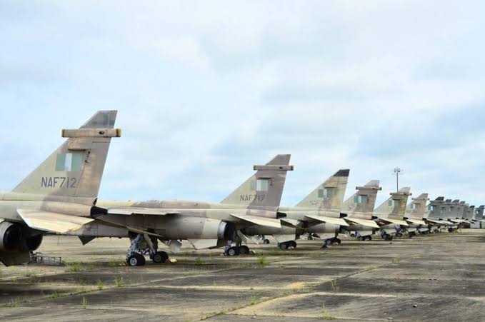 DefenseNigeria's tweet photo. India is acquiring retired UK Jaguars for spare parts to sustain its Jaguar fleet. Meanwhile, Nigeria has 25 decommissioned Jaguars sitting in storage. India's search for Jaguar airframes and components could potentially present a new opportunity. https://t.co/iv3hxdjtht