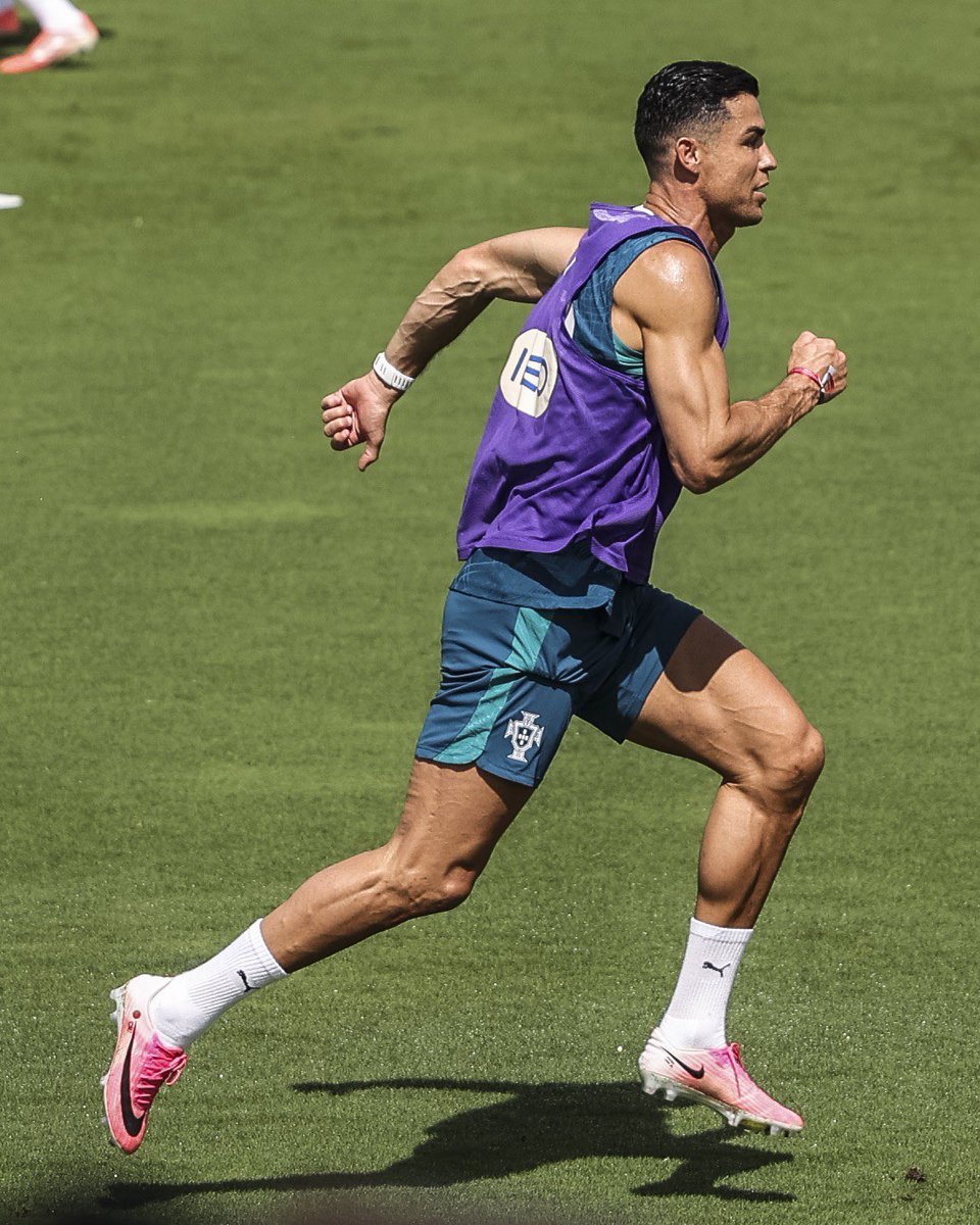 CRonaldoNews's tweet photo. Focused. 🇵🇹🔥 https://t.co/SQISscgwBk