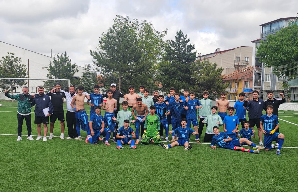 Selcuklubelspor's tweet photo. TEBRİKLER ÇOCUKLAR 👏🏻⚽️

TFF U15 Türkiye Şampiyonası 2. Kademe Müsabakalarında mücadele eden Selçuklu Belediyespor U15 Futbol Takımımız, 2.Kademe finaline yükselme başarısı gösterdi. 

Yarı finalde İstanbul temsilcisi Pendik Güllü Bağlarspor ile normal süresi 0-0 tamamlanan mücadelede penaltılarda 5-4 üstünlük sağlayarak adını finale yazdırdı. 

Takımımız yarın oynanacak müsabakada rakibini mağlup etmesi halinde Türkiye Şampiyonası’nda son 4 takım arasına adını yazdıracak. 
Sporcularımıza ve teknik ekibimize başarılar zorlu müsabaka öncesi başarılar diliyoruz. 💪🏻