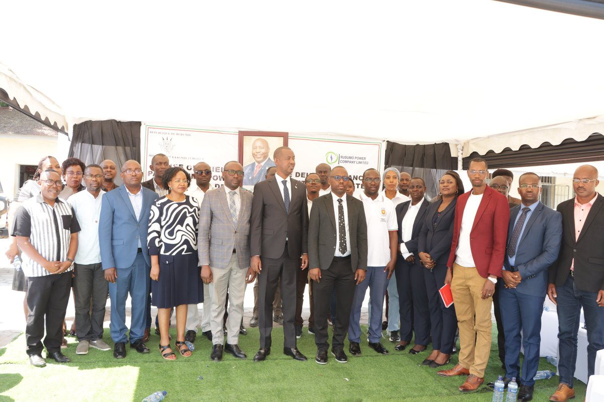 rusumorpcl's tweet photo. Rusumo Power Company Limited has handed over two ambulances to Burundi’s Ministry of Public Health as part of its Corporate Social Responsibility commitment, supporting improved emergency medical services and community well-being.

#CSR #Healthcare #Burundi #RusumoPower https://t.co/RcivZKNhUF