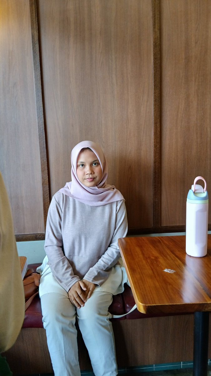 nasikotack's tweet photo. "kalo kita udah mentok banget skripsian, telfon aja aku ya buat ajak keluar"
"iya, km juga gitu ya"
km sayang aku ya pin? https://t.co/coTjBqWcWm
