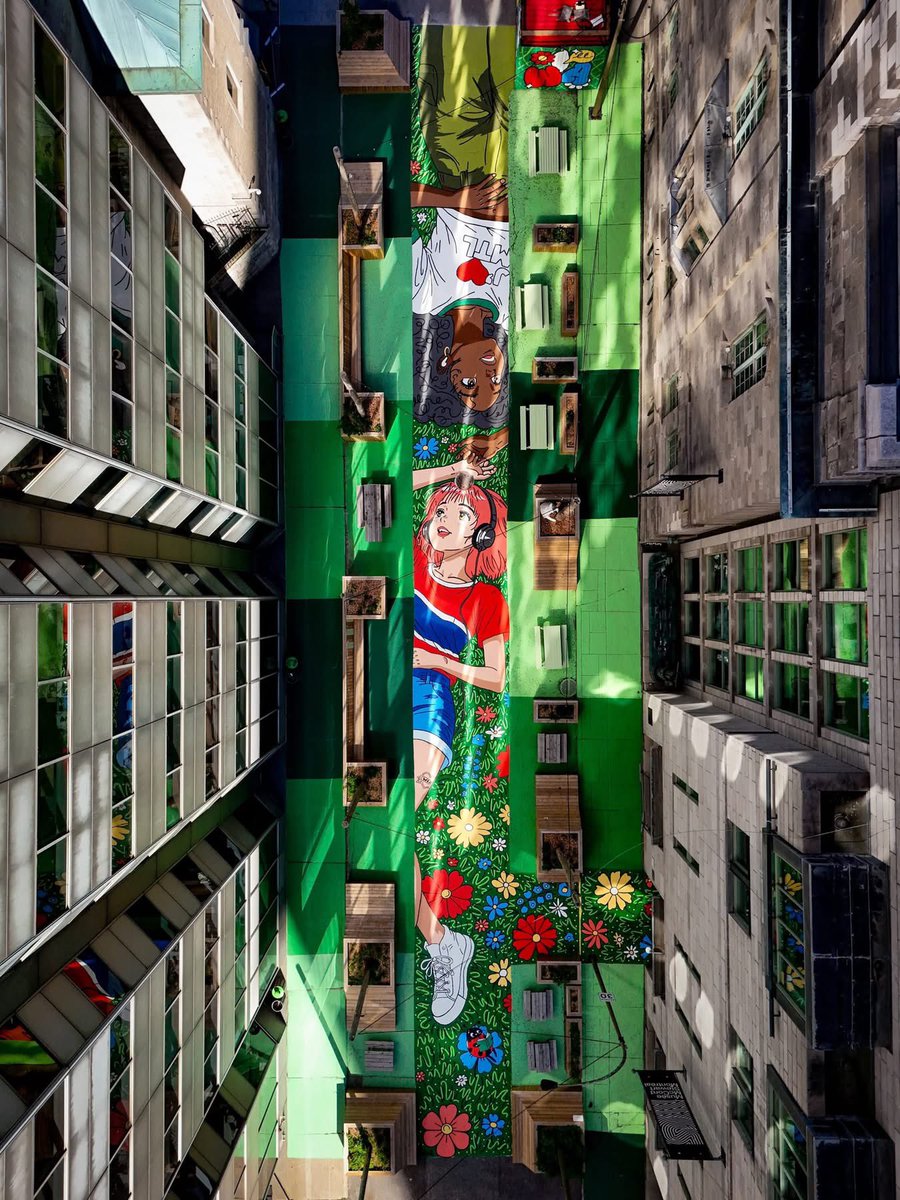 Montreal's tweet photo. Aerial photo of the downtown "Common Ground" mural. 

📍 Musée McCord Stewart Museum. 
🎨 Whatisadam
📷 JF Savaria #montreal https://t.co/xO0fgxfojt