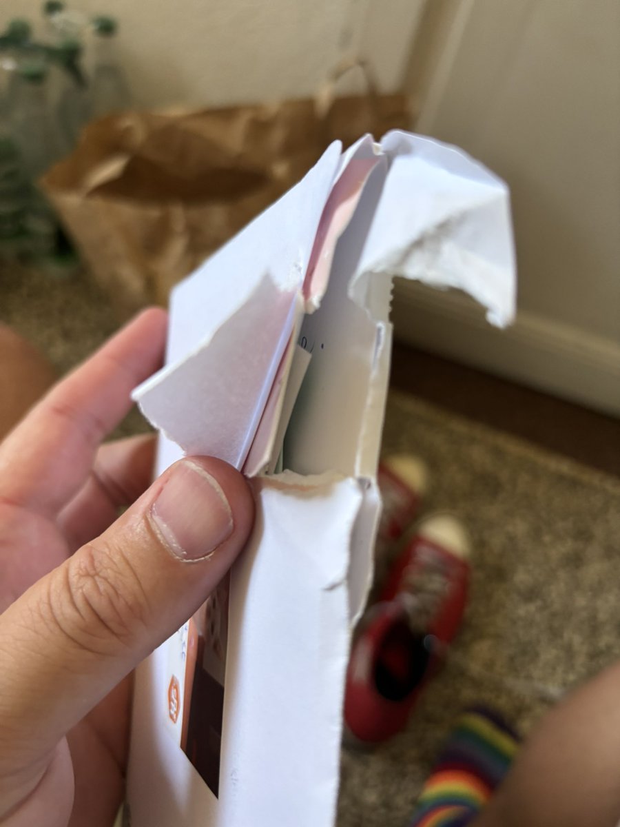 noshby's tweet photo. @lisalaposte de quelle façon, je fait remonter qu’une personne de vos service cherchait quelque chose dans mon courrier ?! https://t.co/J3gmflUq17