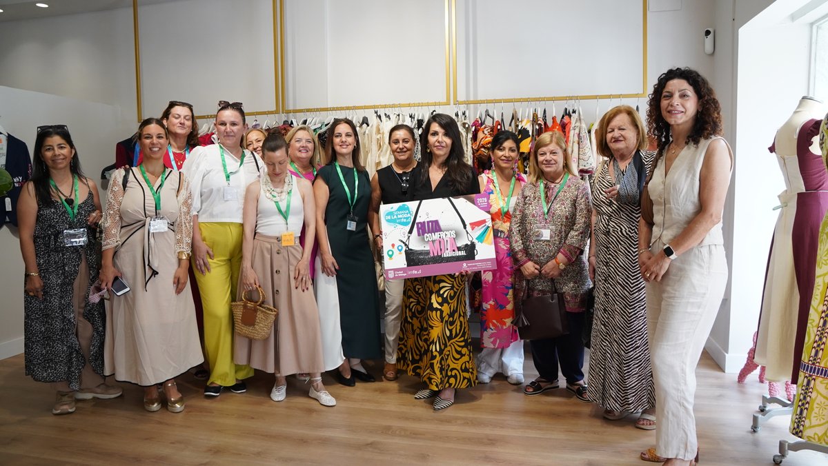 malagaimfe's tweet photo. 👗 Finalizamos la Semana de la Moda con la ruta de #comercios de #moda tradicional. La concejala de Educación y Fomento del Empleo, María Paz Flores, nos ha acompañado en la visita a los #atelier.

#Málaga #IMFEMálaga #Empresas #ModaMalagueña
@malaga @MalagaDeModa @rgdfactoria https://t.co/k6MZbicsjt