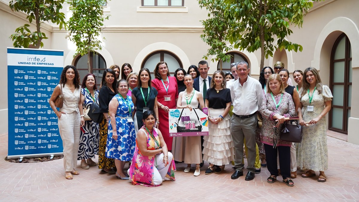 malagaimfe's tweet photo. 👗 Finalizamos la Semana de la Moda con la ruta de #comercios de #moda tradicional. La concejala de Educación y Fomento del Empleo, María Paz Flores, nos ha acompañado en la visita a los #atelier.

#Málaga #IMFEMálaga #Empresas #ModaMalagueña
@malaga @MalagaDeModa @rgdfactoria https://t.co/k6MZbicsjt