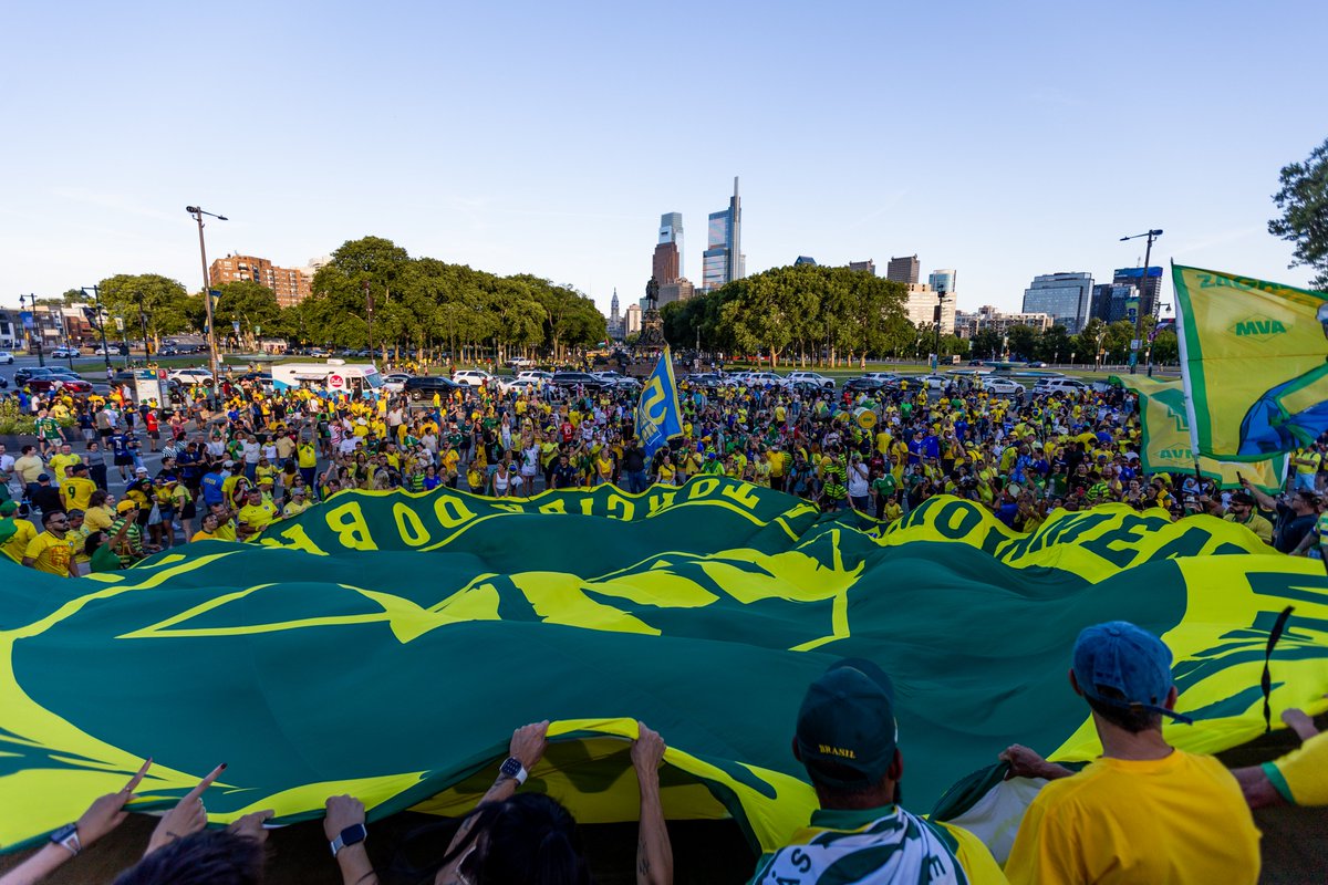 FIFAcom's tweet photo. Philadelphia takeover 🇧🇷

Brazil fans gathered at the famous Rocky Steps ahead of their second group stage match 🙌 https://t.co/zMLB7jbxRk