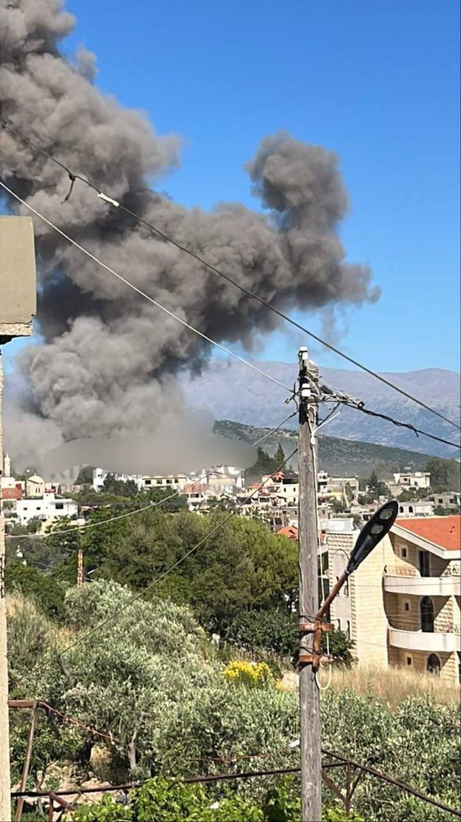 QudsNen's tweet photo. Breaking | Israeli occupation aircraft bombard the towns of Habboush, Al-Rayhan, and Adsheet, southern Lebanon. https://t.co/skTcLXFllK