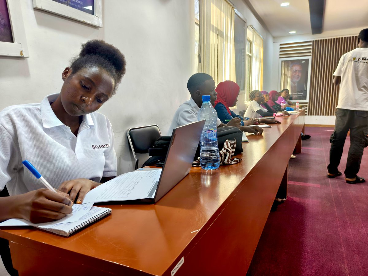 Amkapodcast's tweet photo. Leo Juni 19, 2026 Darasa la Wiki linaendelea katika Ukumbi wa Juma Duni Haji, Makao Makuu ya @ACTwazalendo (DSM.) 

Darasa letu la leo linaangazia MTAJI kwa mtazamo wa Karl Marx katika Kitabu chake cha DAS KAPITAL
📚✊🏽

Hili darasa linafanyika kila Ijumaa.

​#DarasaLaWiki https://t.co/F9LiZ0hU1l