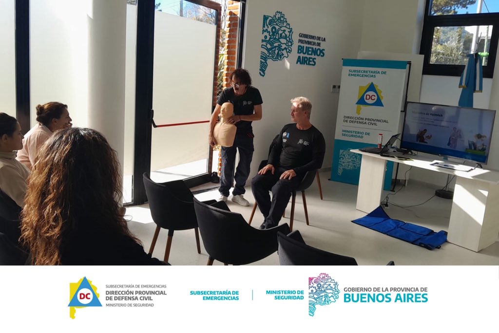 defensacivilpba's tweet photo. La capacitación permitió incorporar conocimientos y herramientas para actuar ante situaciones de emergencia, promoviendo entornos laborales más seguros.

Gracias a todos y todas por participar 👷🏻‍♀️.

#PrimerosAuxilios #Prevención #DefensaCivil #GestiónDelRiesgo #PBA https://t.co/7hiIIYdSzd