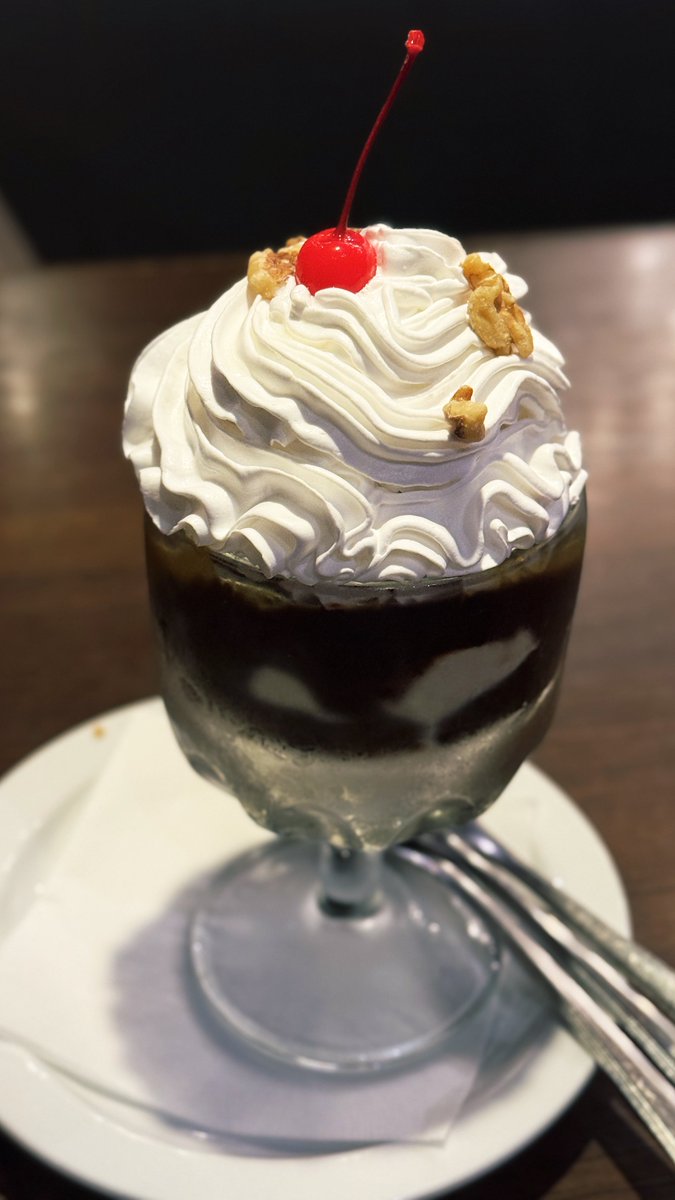 _YY__YY__YY_'s tweet photo. 最後に食べたこれのせいで絶賛血糖値爆上がり⤴︎⤴︎
帰りの電車眠た過ぎる問題 https://t.co/EkrBdxHAe1