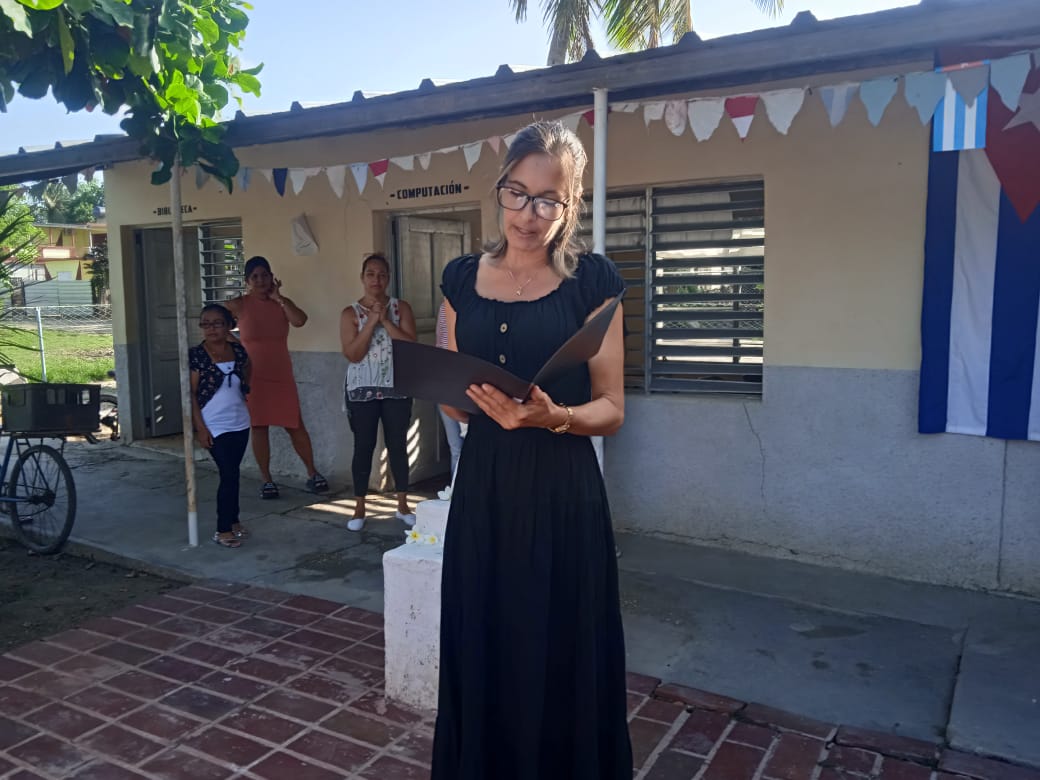 LimaPrimaria's tweet photo. Con #HonorHolguinero realizaron nuestros educandos el cambio de atributos en homenaje a Fidel, Maceo y Che https://t.co/iYzAlpWnQ2