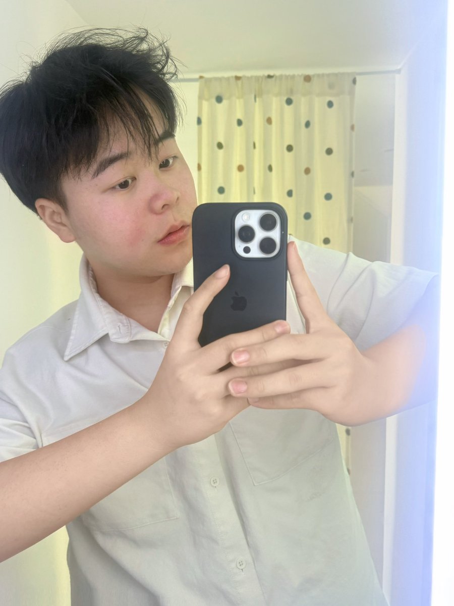 70Ekm's tweet photo. 最近天气好热🫠总是莫名其妙的喜欢嗜睡，一睡睡很久都起不来床🥲可能夏天到了就莫名其妙的犯困了吧 https://t.co/JurYlPME7h