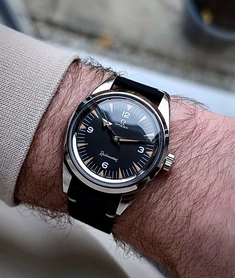ClassyGntleman's tweet photo. 60$ vs. 6.000$
#timex #omega https://t.co/nqNifGLGmJ