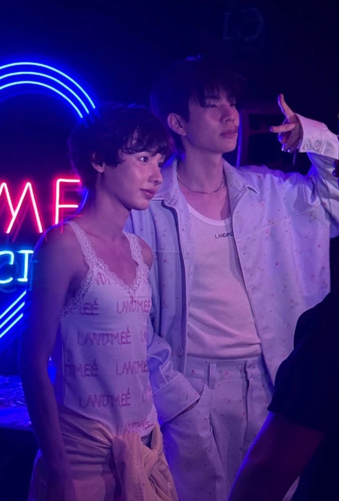 jumplings_'s tweet photo. they just look so fucking good together ARGHH https://t.co/ku17aBDz6E