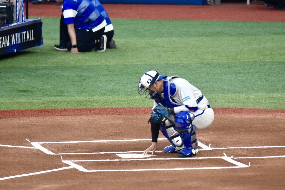 hamano_gin's tweet photo. スタメンマスクの儀式
【20260619 ハマスタ】
#戸柱恭孝 #baystars #とばファン #とばラブ https://t.co/BN55vc98zz