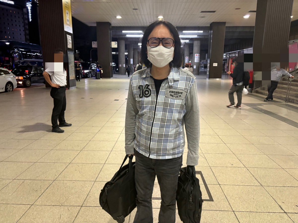 802rockon's tweet photo. 新幹線の遅延で伊藤ちゃんが無事に到着されているかたくさんの方からご心配メッセージ頂いていましたが…

伊藤ちゃん無事に新大阪到着しました！！！！！

オープニングには間に合う！！…はず？🤔

#802RO https://t.co/MxsA6N9ILt