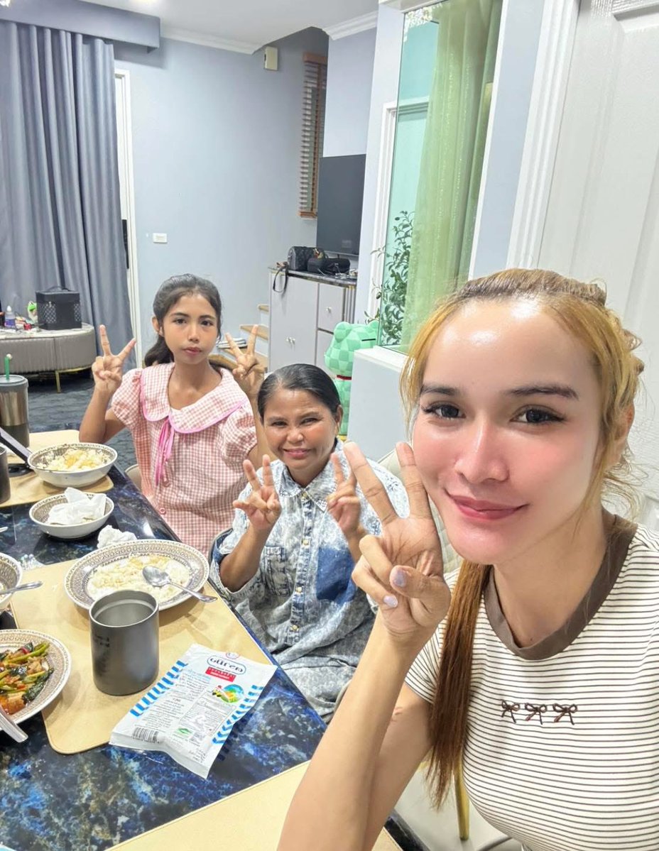 mkfjsmaildv's tweet photo. - ฟ้าใสยอมรับว่าแชตขอเบิกเงิน 8 หมื่น เป็นคนพิมพ์เอง สวมรอยเป็นแม่

- เงินจากบริษัทเก่าได้จริง แต่ทยอยเบิกมาใช้เรื่อยๆ จนหมด ไม่ได้มีใครโกง

- เงินก้อนสุดท้ายตอนออกจากทีม ได้ 5 หมื่น ไม่ใช่ 3 แสน

- เรื่องที่บอกแม่ว่าทีมงานเก่าโทรมาถามเรื่องเงิน ฟ้าใสยอมรับว่าแต่งเรื่องเอง

- คบพี่สิงหา ก็เป็นเรื่องที่ฟ้าใสเข้าใจผิดและเล่าเกินจริง

- ฟ้าใสกราบขอโทษทีมงานเก่า ยอมรับว่าตัวเองโกหกจนเรื่องบานปลาย

#ฟ้าใส #น้องฟ้าใส #นุ้งตี้ #spd